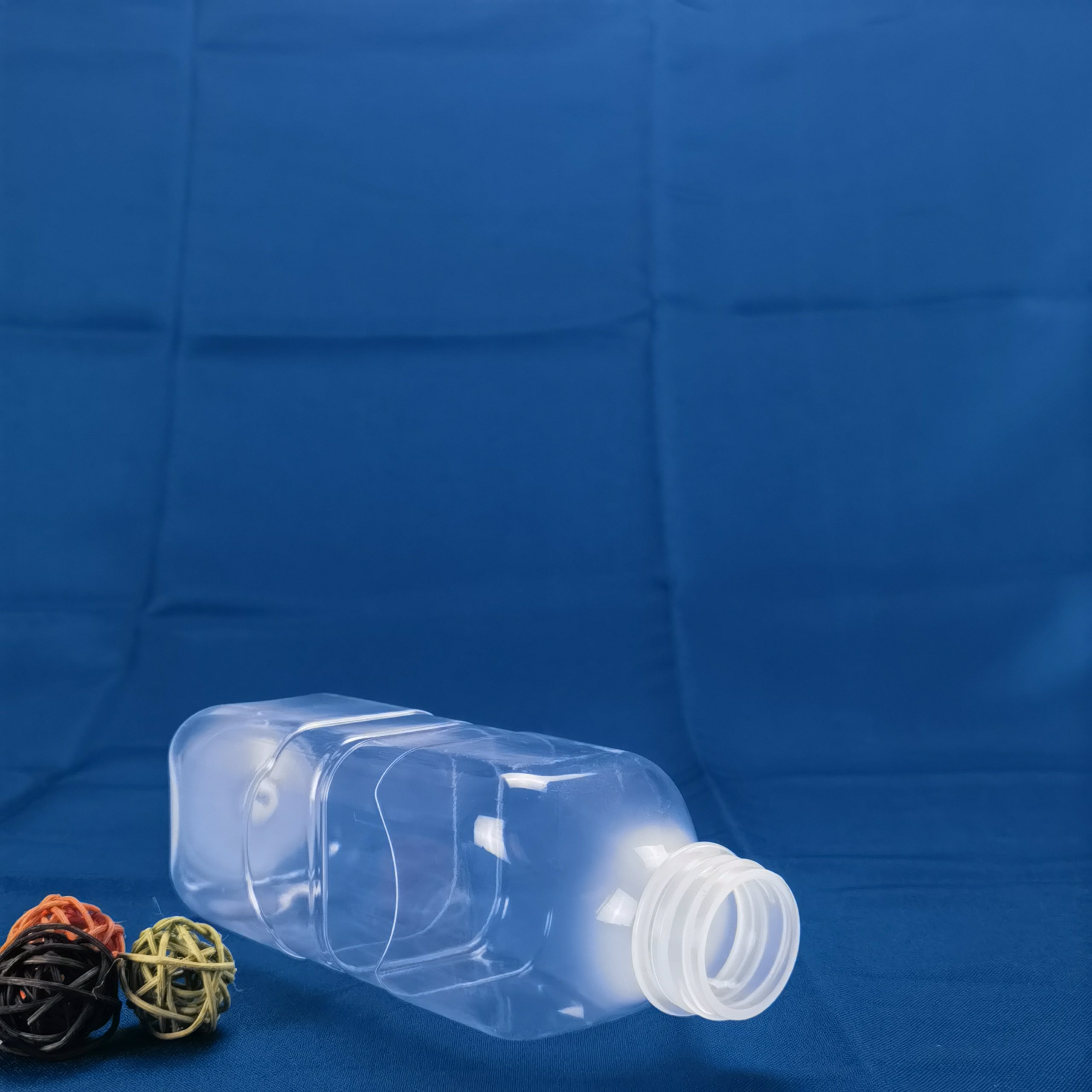 FT-037 700ml Square PP Bottle 5